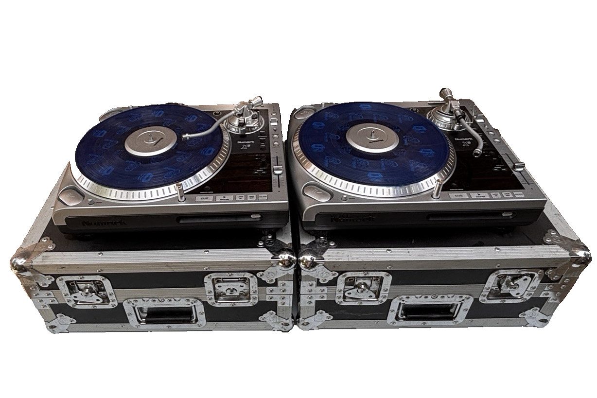 Numark X2 Pro Hybrid Turntable and CD / MP3 Player w/ Case And Dusters