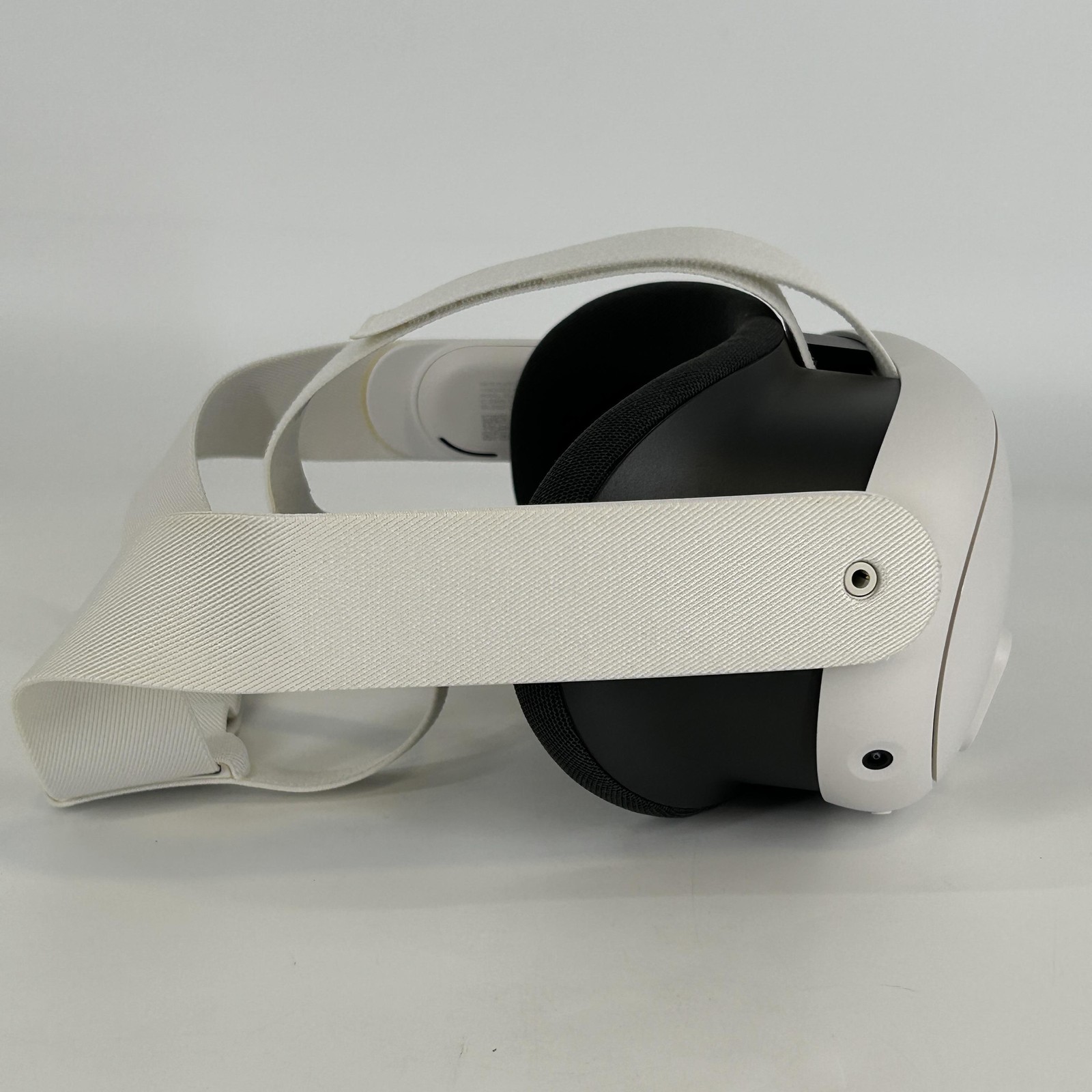 Meta Quest 3 VR Headset 128GB w/ Charger/Controllers/Regular Strap - Good