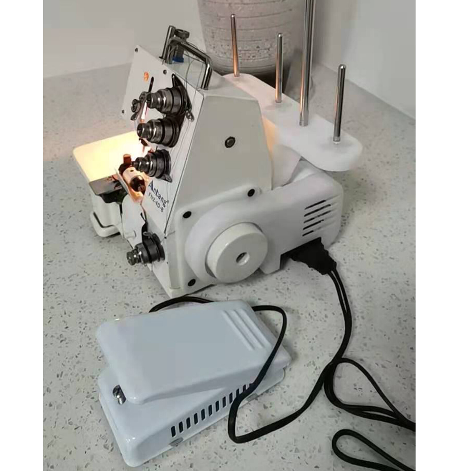 Professional 4 Thread Serger Overlock Sewing Machine 4-Line w/ Foot Controller