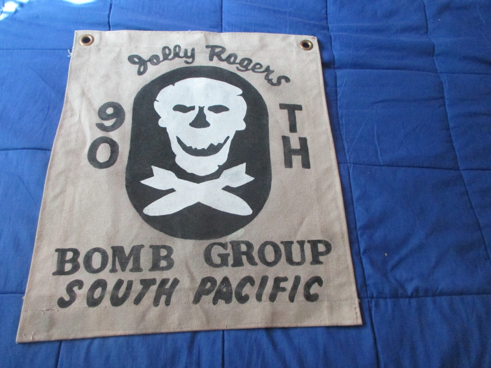 WWII USAAF 90 TH BOMB GROUP JOLLY ROGERS 5TH AAF SO PACIFIC BARRACK BAR FLAG(A)