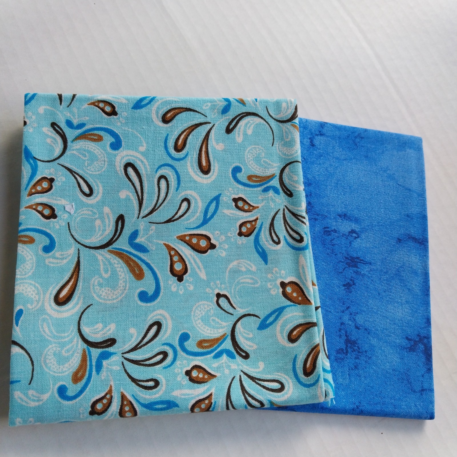 Fat Quarter Bundle 2pcs 100% Quilters Cotton