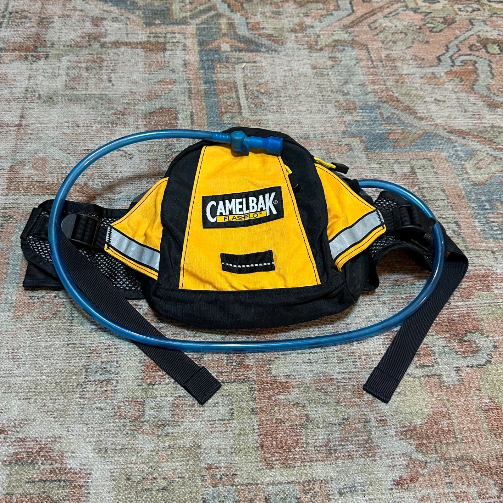 CamelBak FlashFlo LR 50 Yellow/Black Hydration Pack-50oz- Great Cond- W/ Bladder