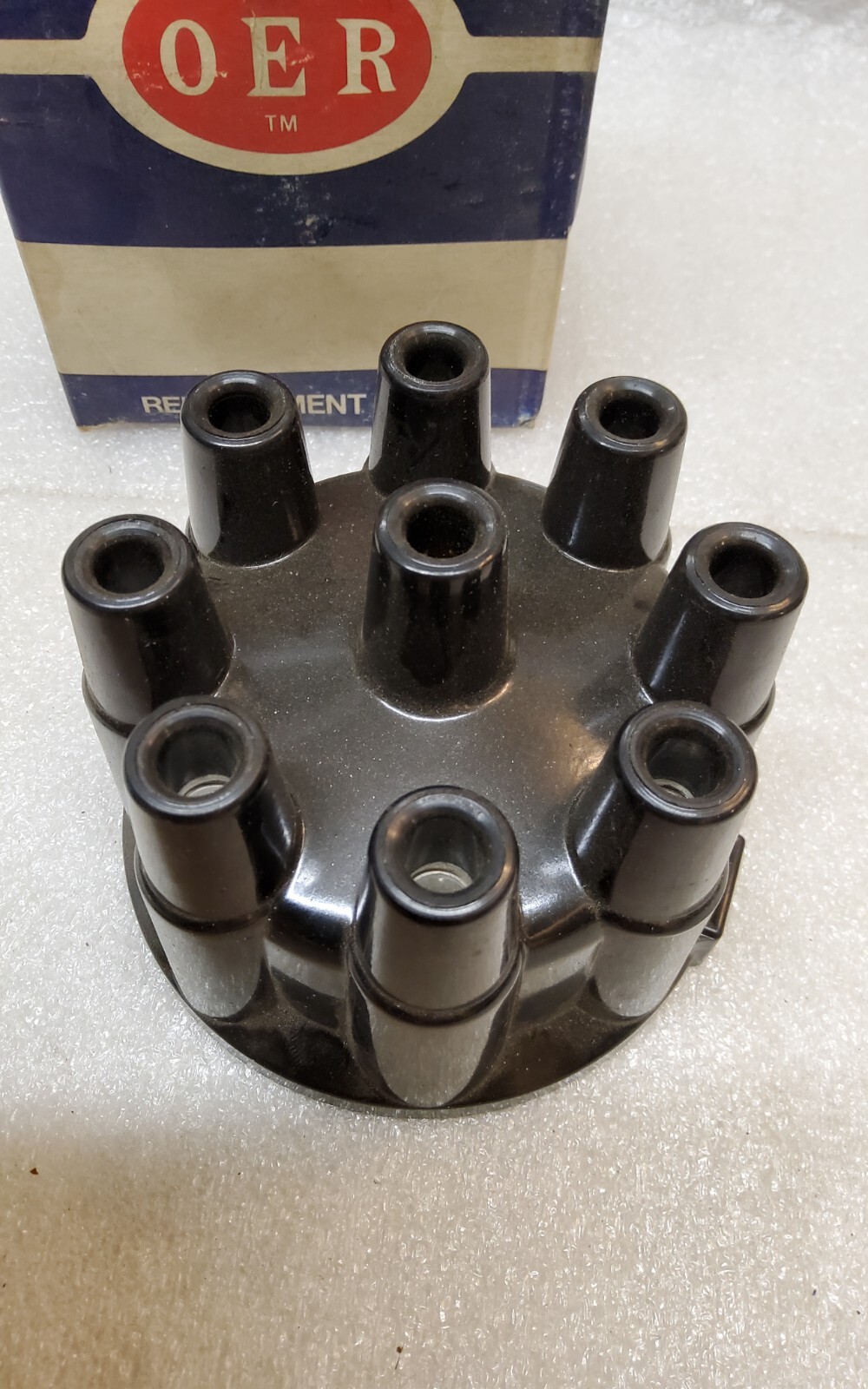 Vintage OER Distributor Cap V8 AF302