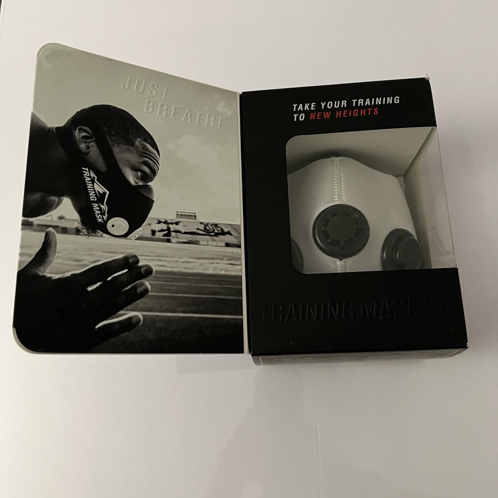 Elevation Training Mask 2.0 Simulates High Altitude Training Size Medium. White
