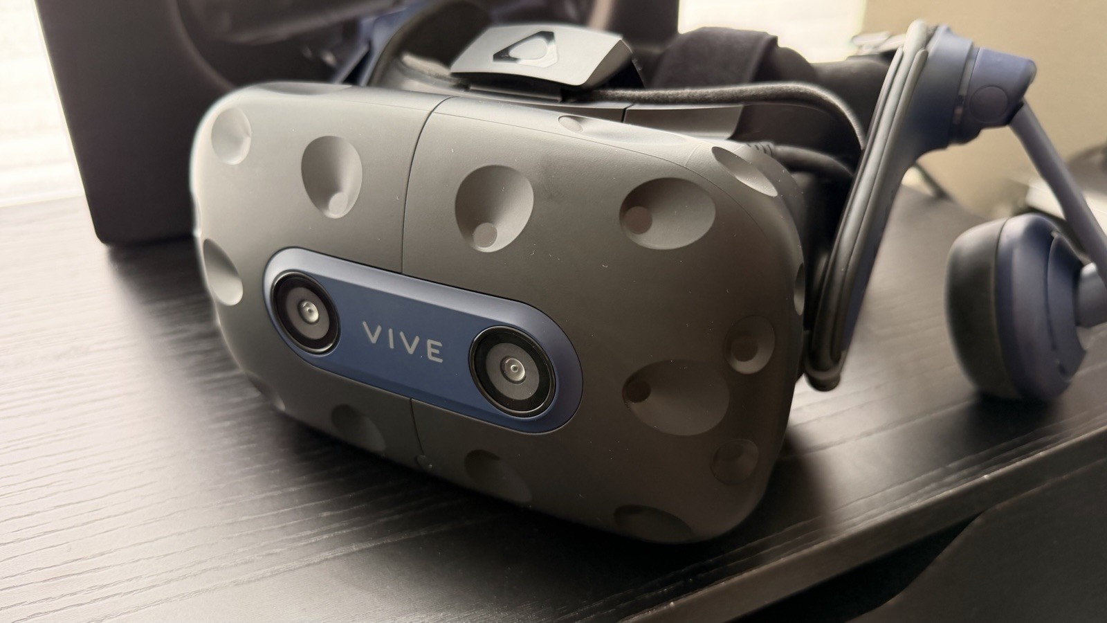 HTC Vive Pro 2 VR Headset + Link Box + Cables - Tested Working