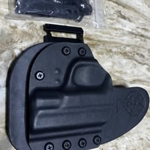 Right Hand Crossbreed Reckoning Holster w/accessories $110 Value
