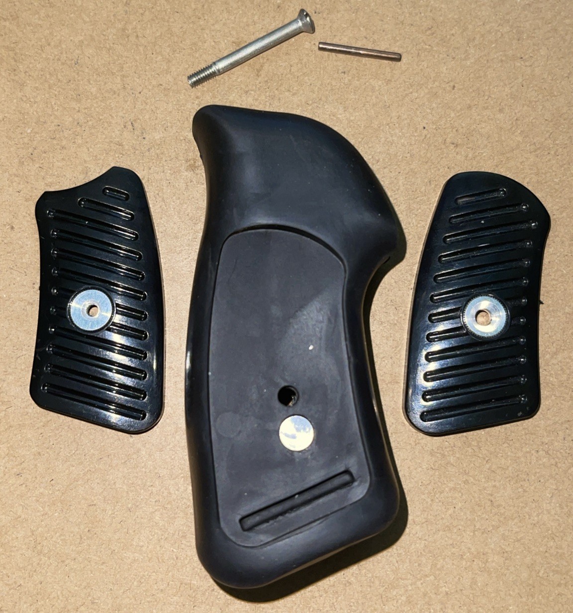 Ruger Factory Grip Rubber W/ Inserts SCREW For Ruger SP101