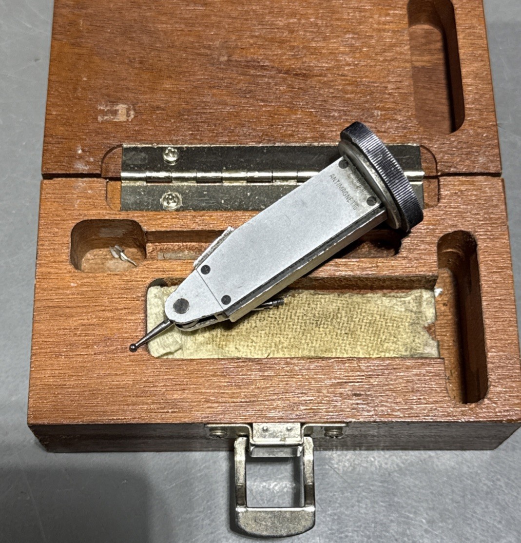 DamagedBrown&Sharpe599- 7037-3 BesTest Dial Test Indicator with Case Made In USA