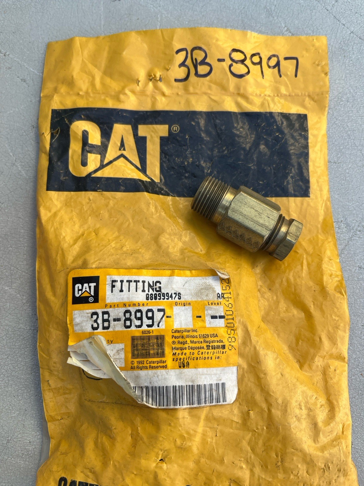 3B8997 CAT  QTY 1 FITTING - FUEL RETURN  GENUINE Caterpillar 3B-8997