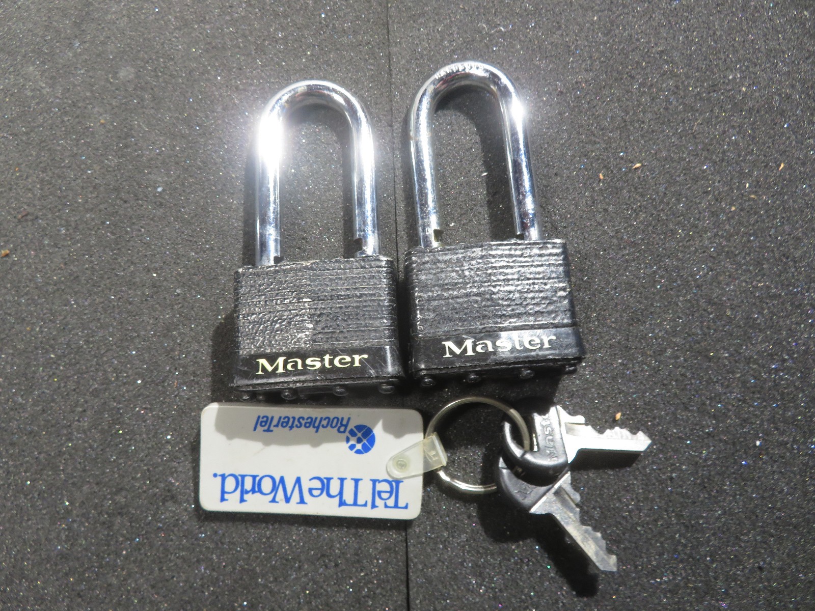 2 Master Locks - Outdoor Keyed Alike Padlock 2-in Wide x 2 1/2 in Shackle