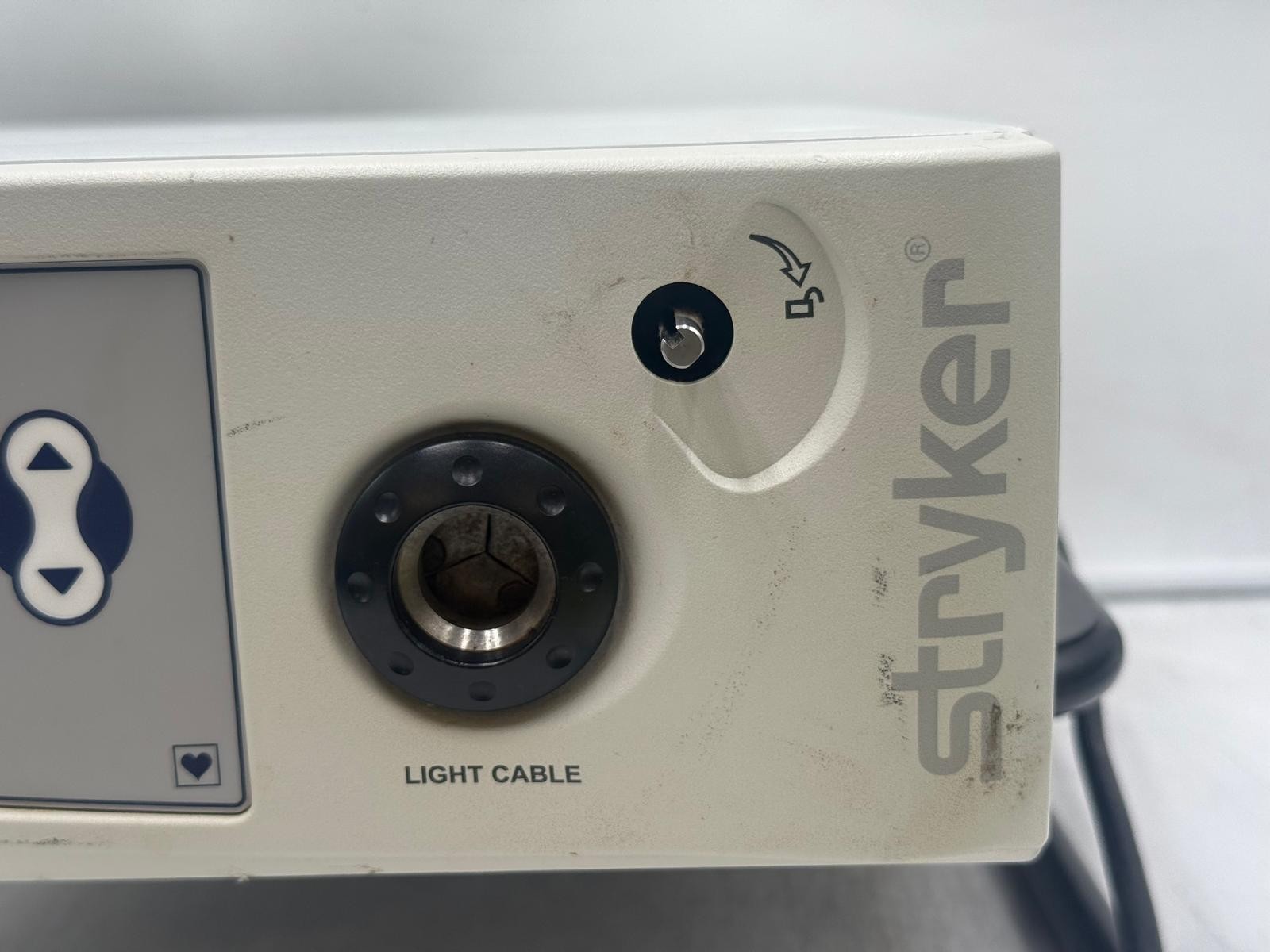 Stryker X8000 Light Source