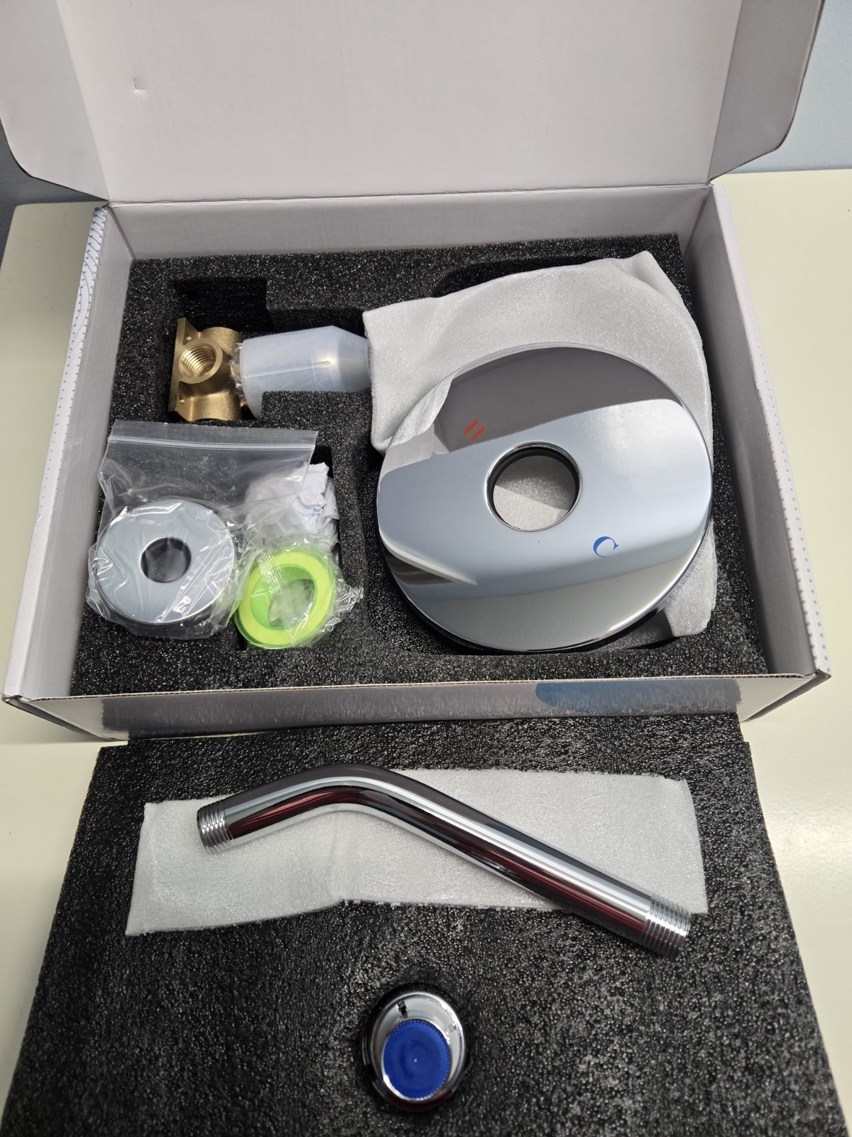 BWE Chrome Shower System 8.5" Round Rain Shower Head Open Box