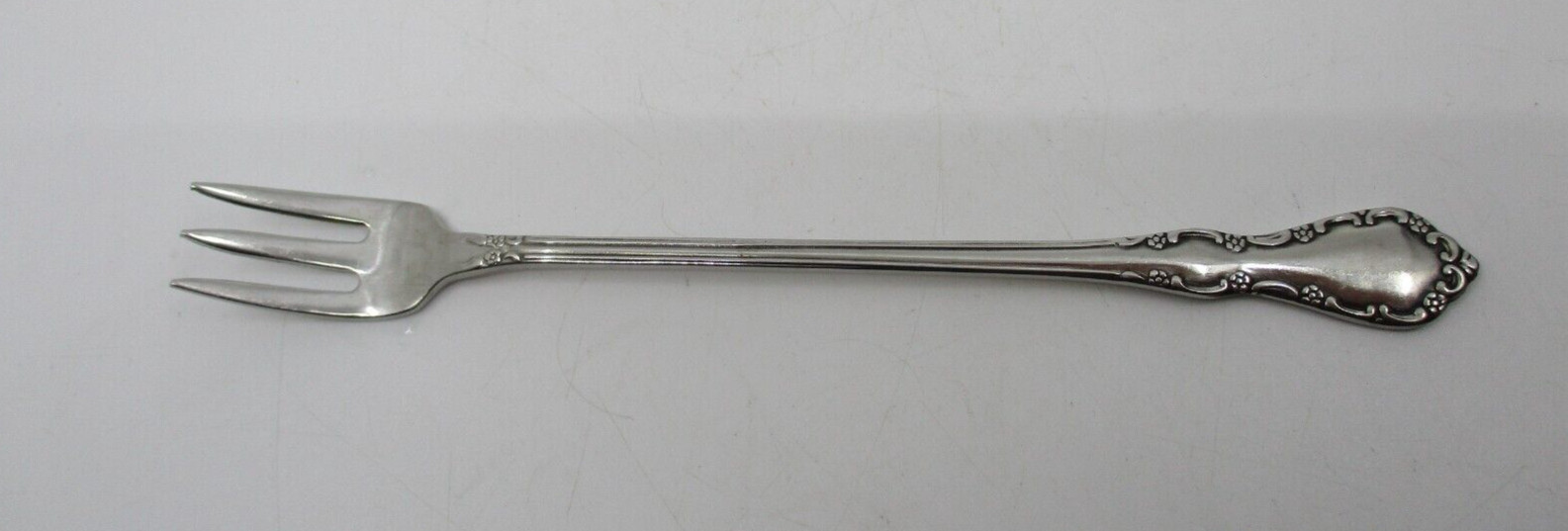 ONEIDA STAINLESS MANSION HALL COCKTAIL FORK  - 6 1/8"  01I
