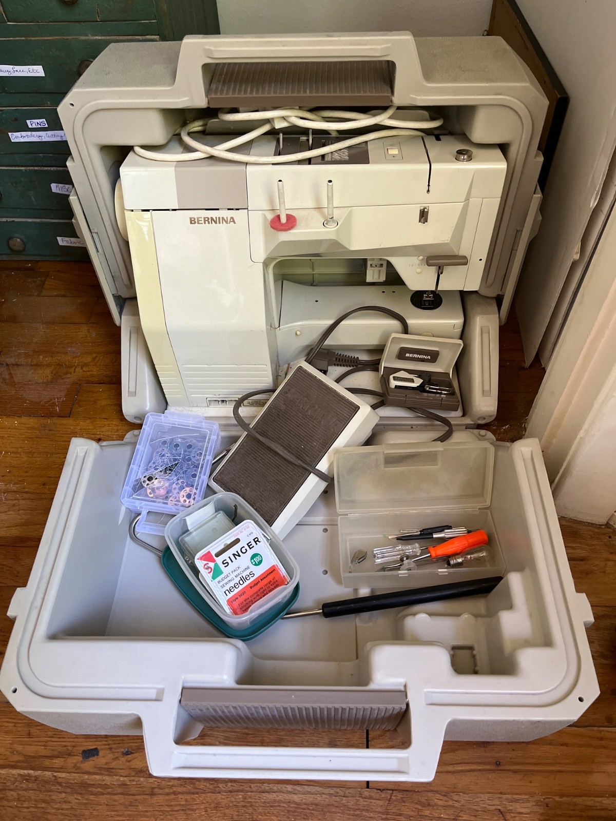 BERNINA Record 930 Electronic Sewing Machine and Accessories