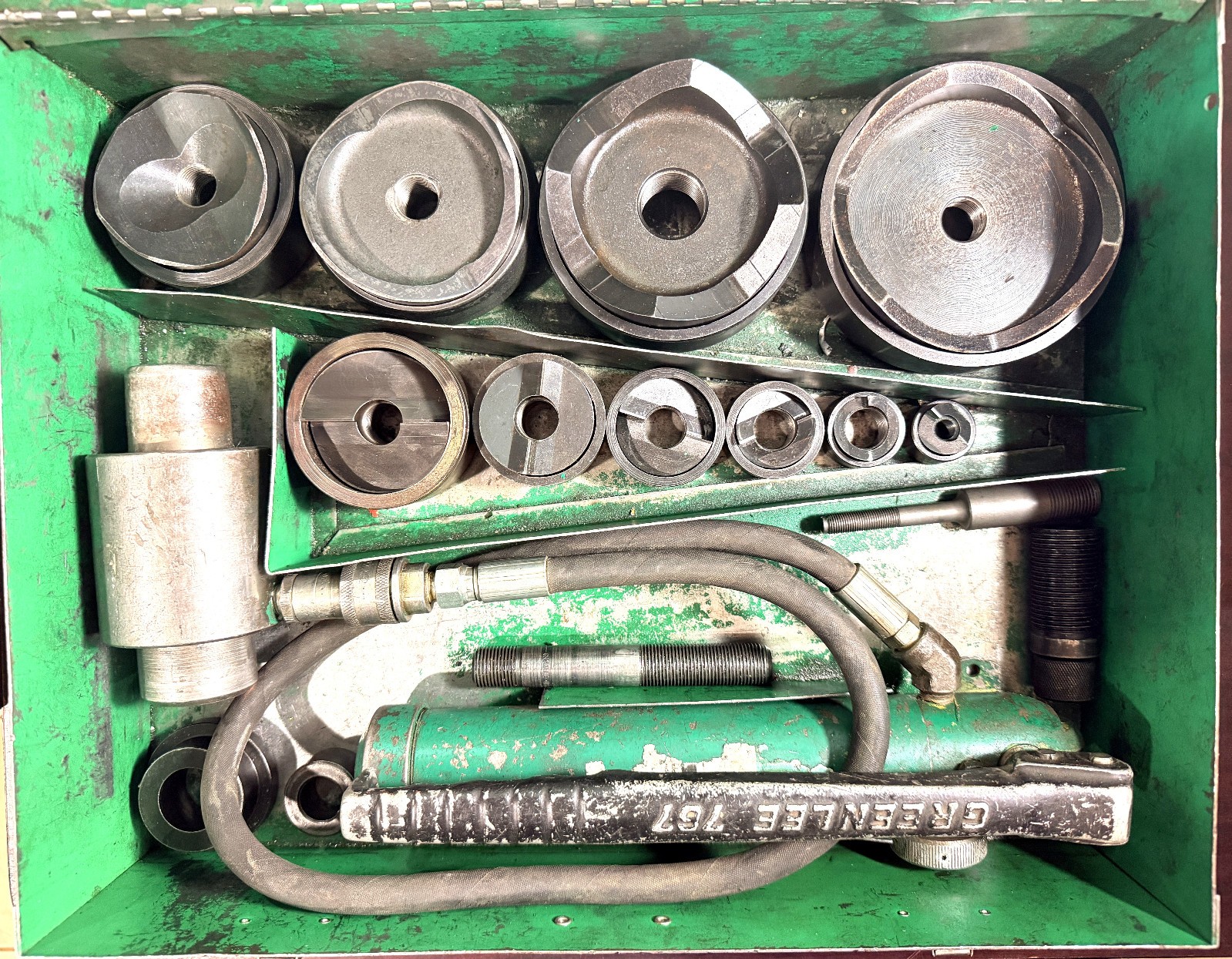 GREENLEE  7310  Hydraulic Hand Pump - Slug-Buster- 10-Pc Knockout Set- 1/2" - 4"
