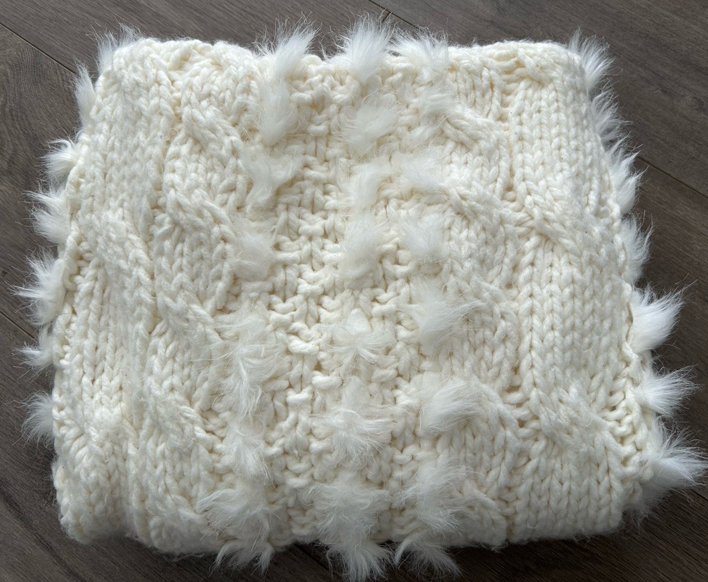 Pottery Barn 24x24 Inch Cable Knit Faux Fur  Throw Pillow Cover Sham SOFT NWOT