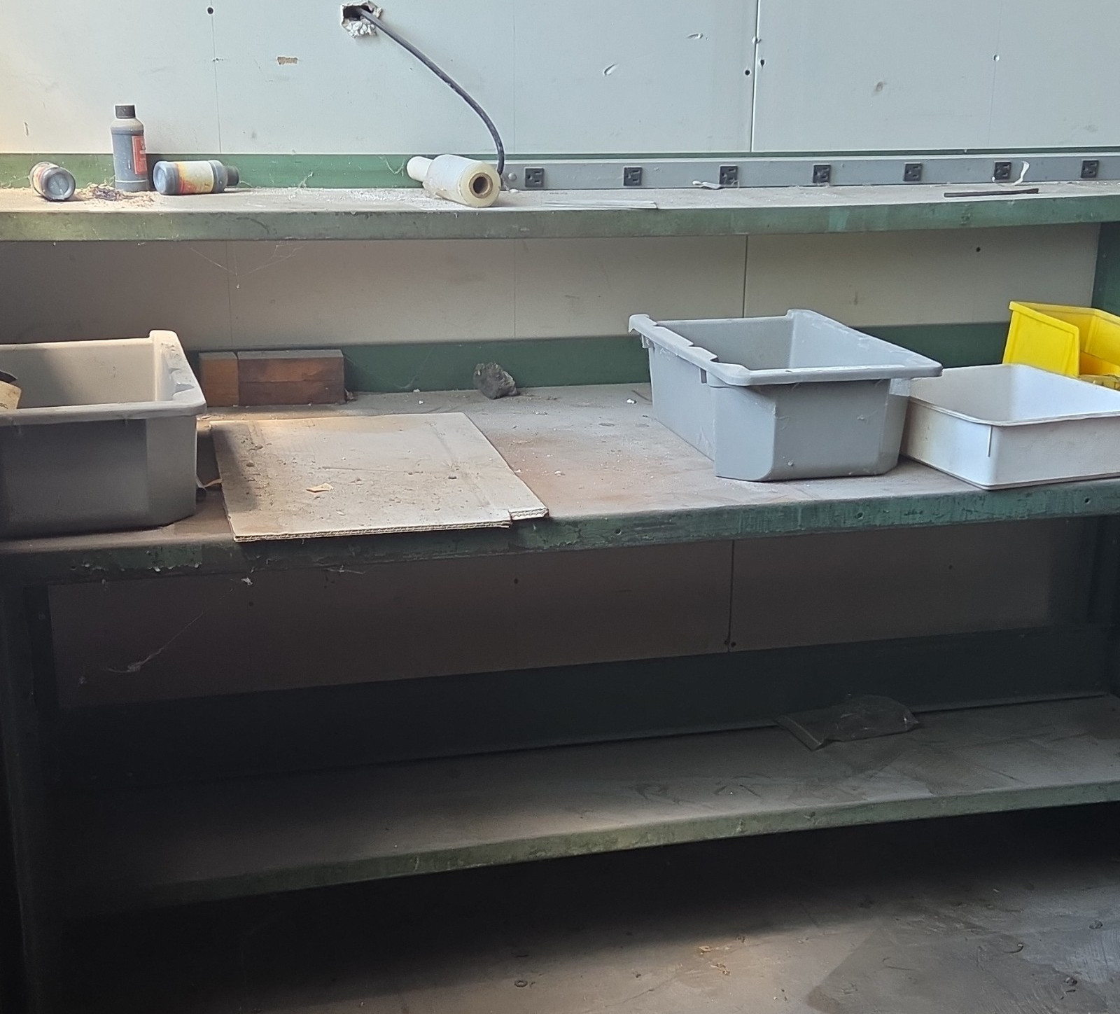 Industrial Heavy-Duty Work Bench with Lower Shelf, Green/Gray