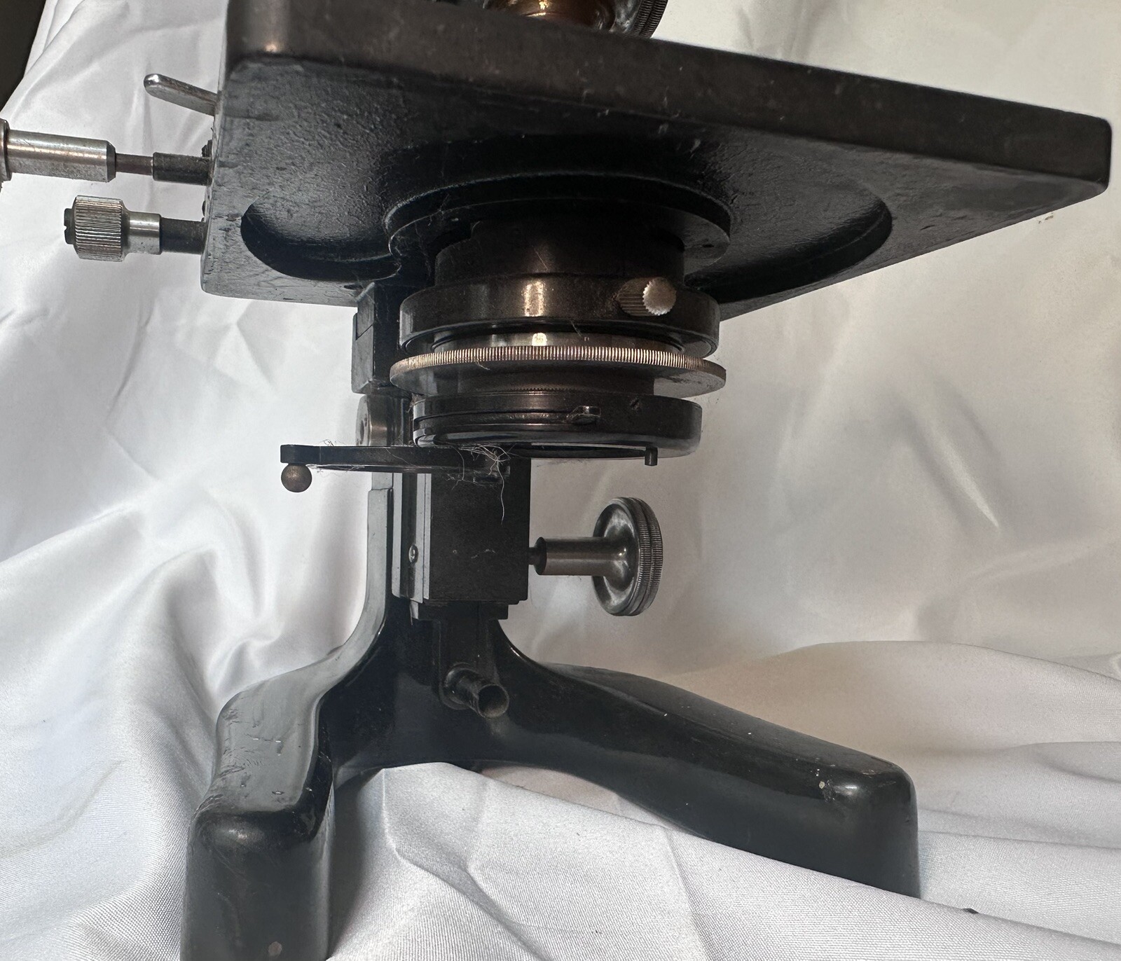 Antique Ernst Leitz Wetzlar Microscope No. 302101 Black No light Source