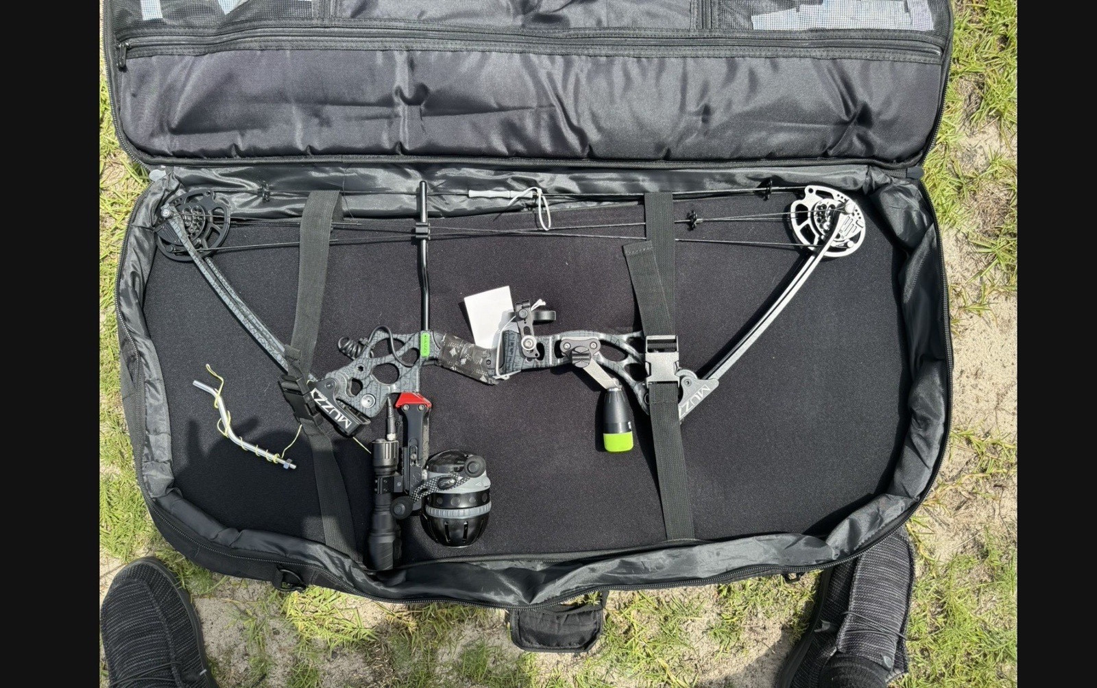 Muzzy Bowfishing Bow & Reel Kit w/ Arrows, 200lbs Braided Line & Reel.