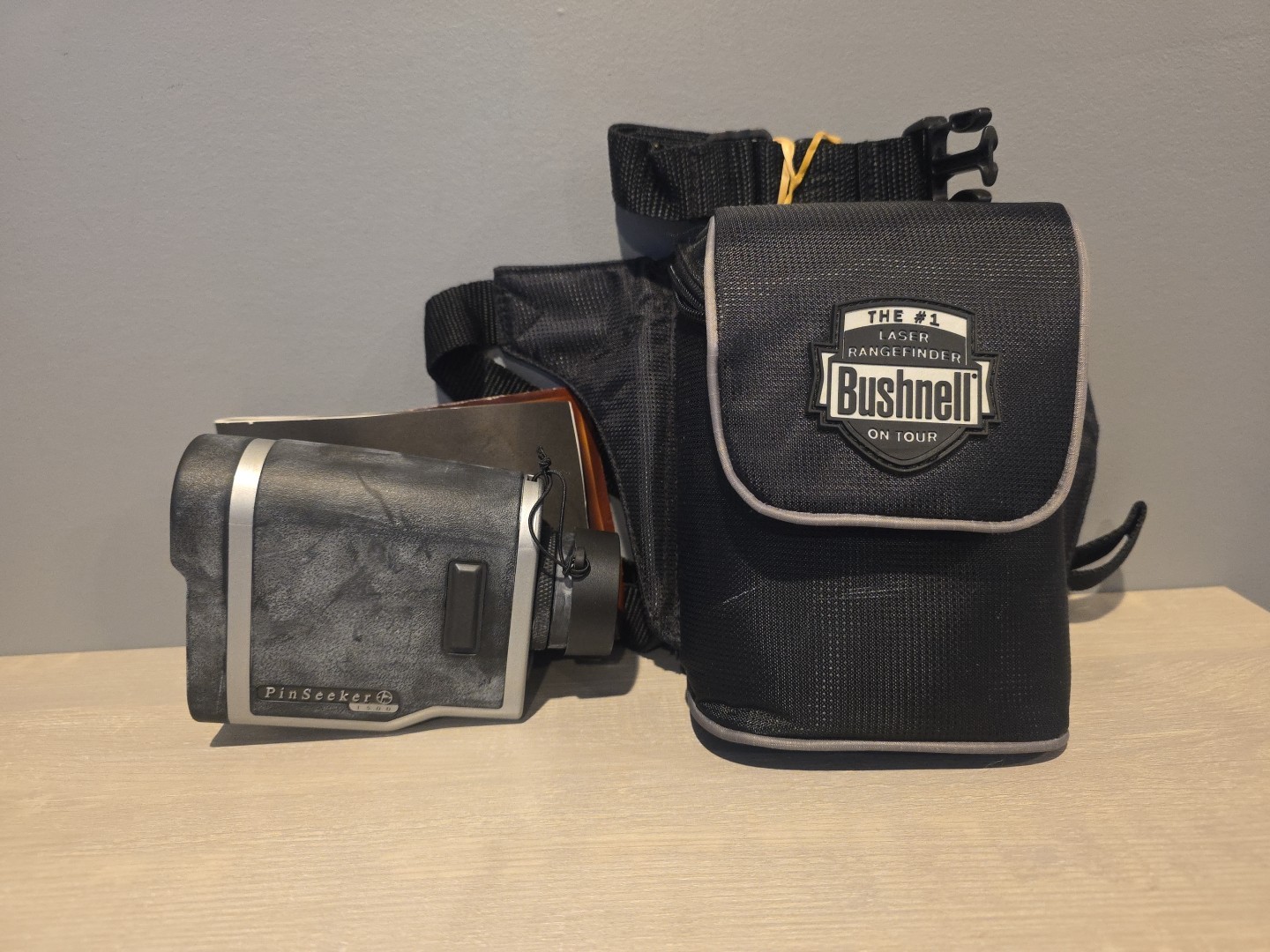 Bushnell Pinseeker 1500 Used Black/Grey RangeFinder With Bag And Manual