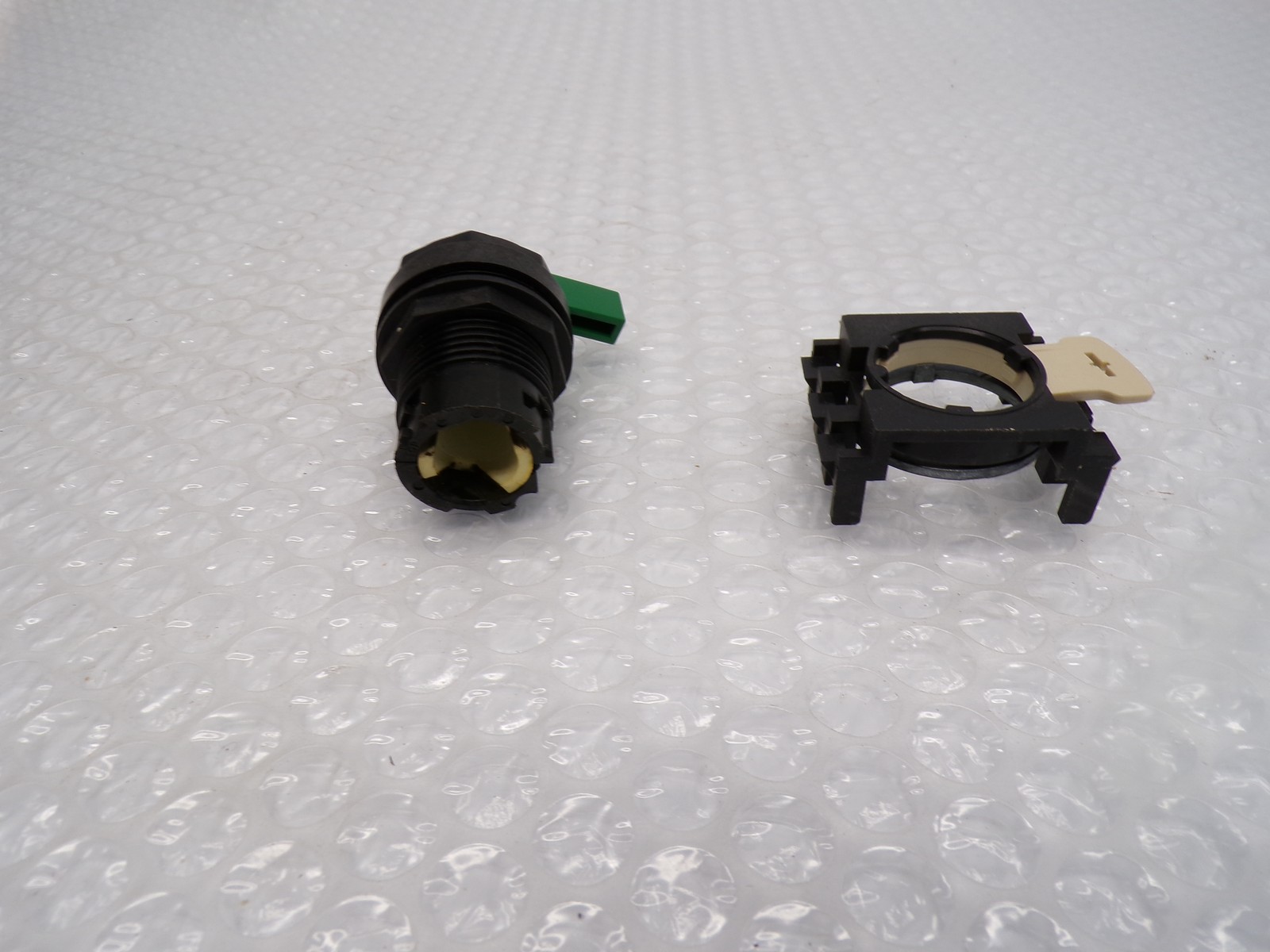 CUTLER HAMMER E22VBH3 SELECTOR SWITCH NSMP