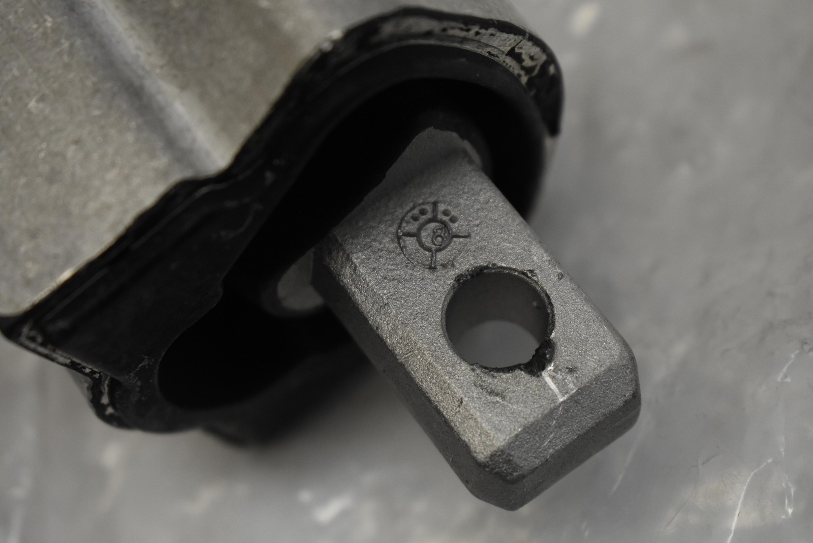 SRS Metal Rubber Mount Bushing Suspension Bracket New Genuine OEM