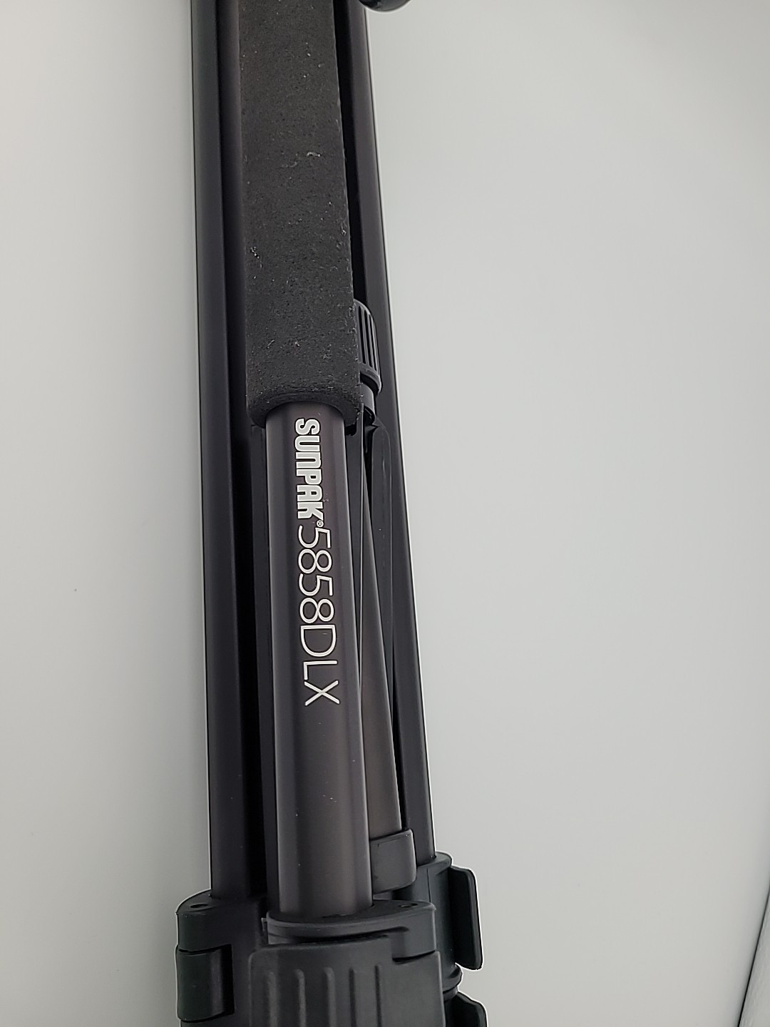 Sunpak 5858DLX Medium Duty Video Tripod