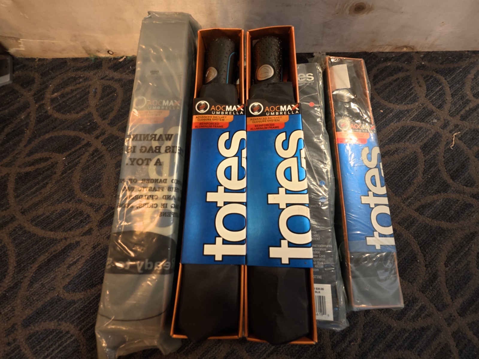 LOT of 17 Totes Blue Line 42" ARC Auto Open/Close Umbrella, Black