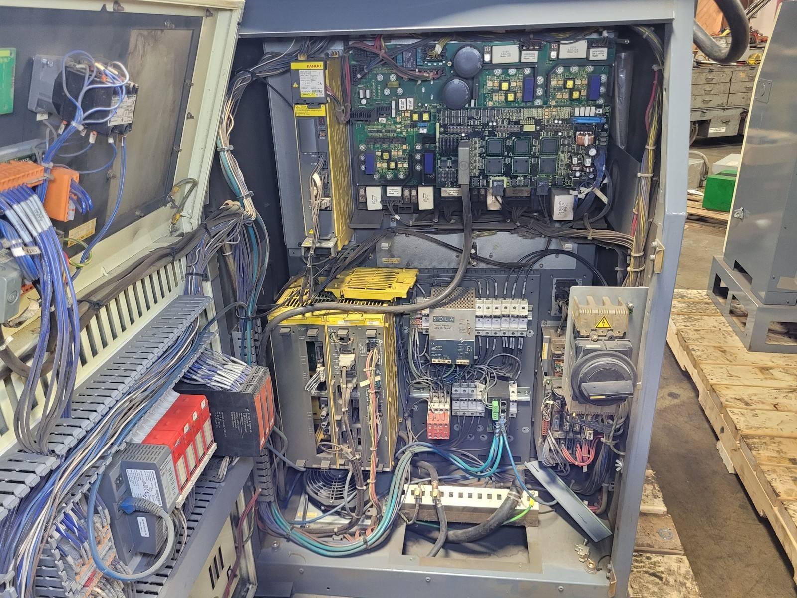 FANUC R‑2000iA/210F Complete w/ R‑J3iB Controller USED