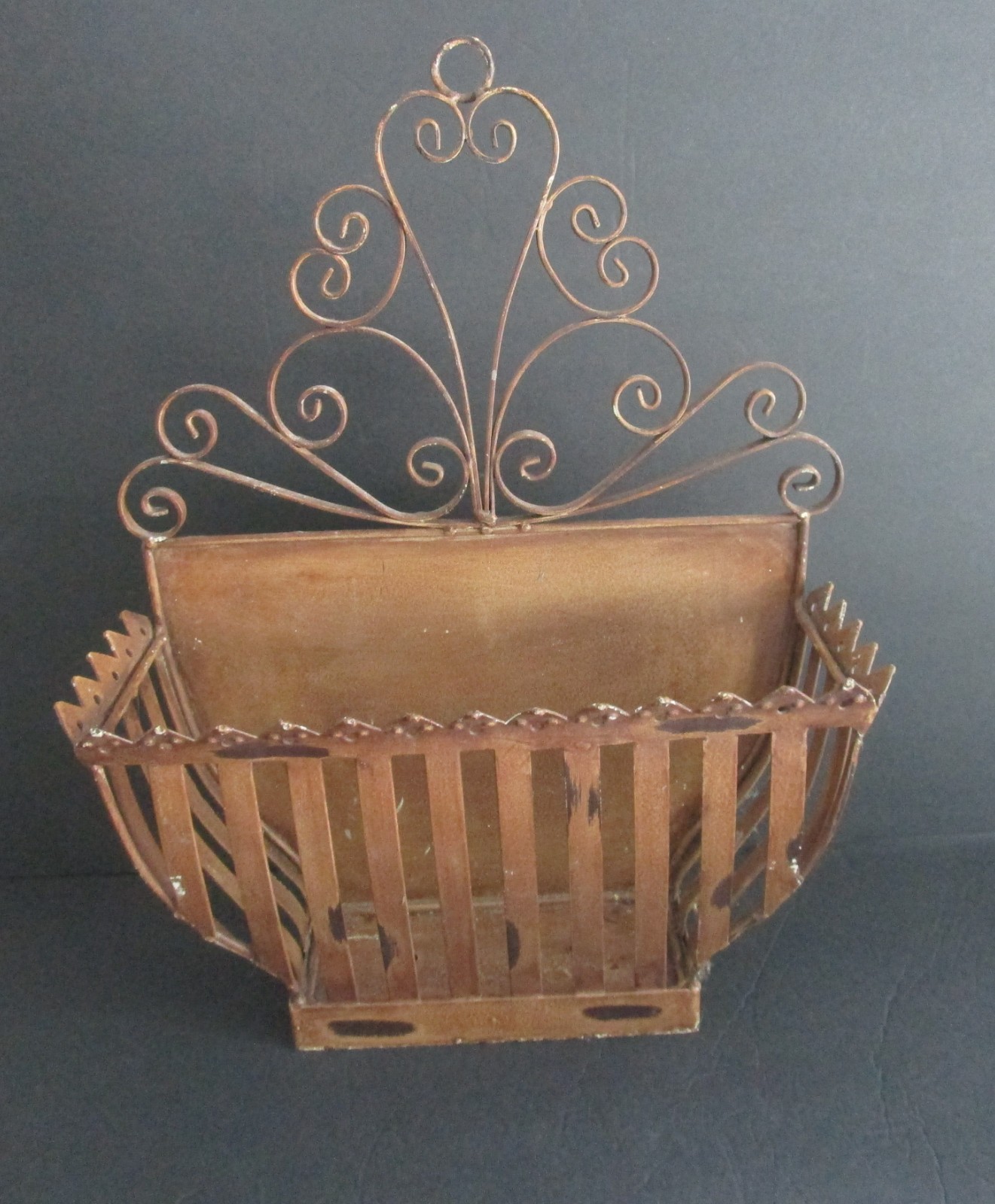 Southern Living at Home Franciscan Basket Metal Wall Hanging Planter Outdoor