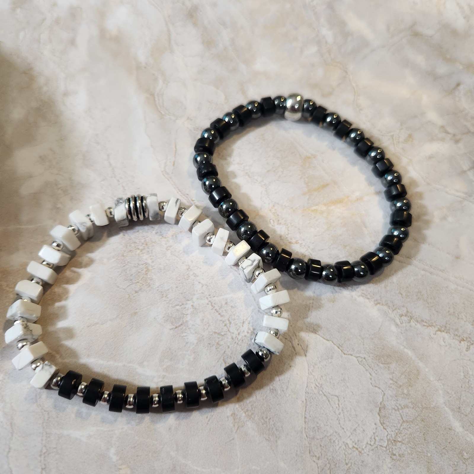 Handmade Artisan Howlite Dyed Black Disk Stone Stretch Bracelet #2817