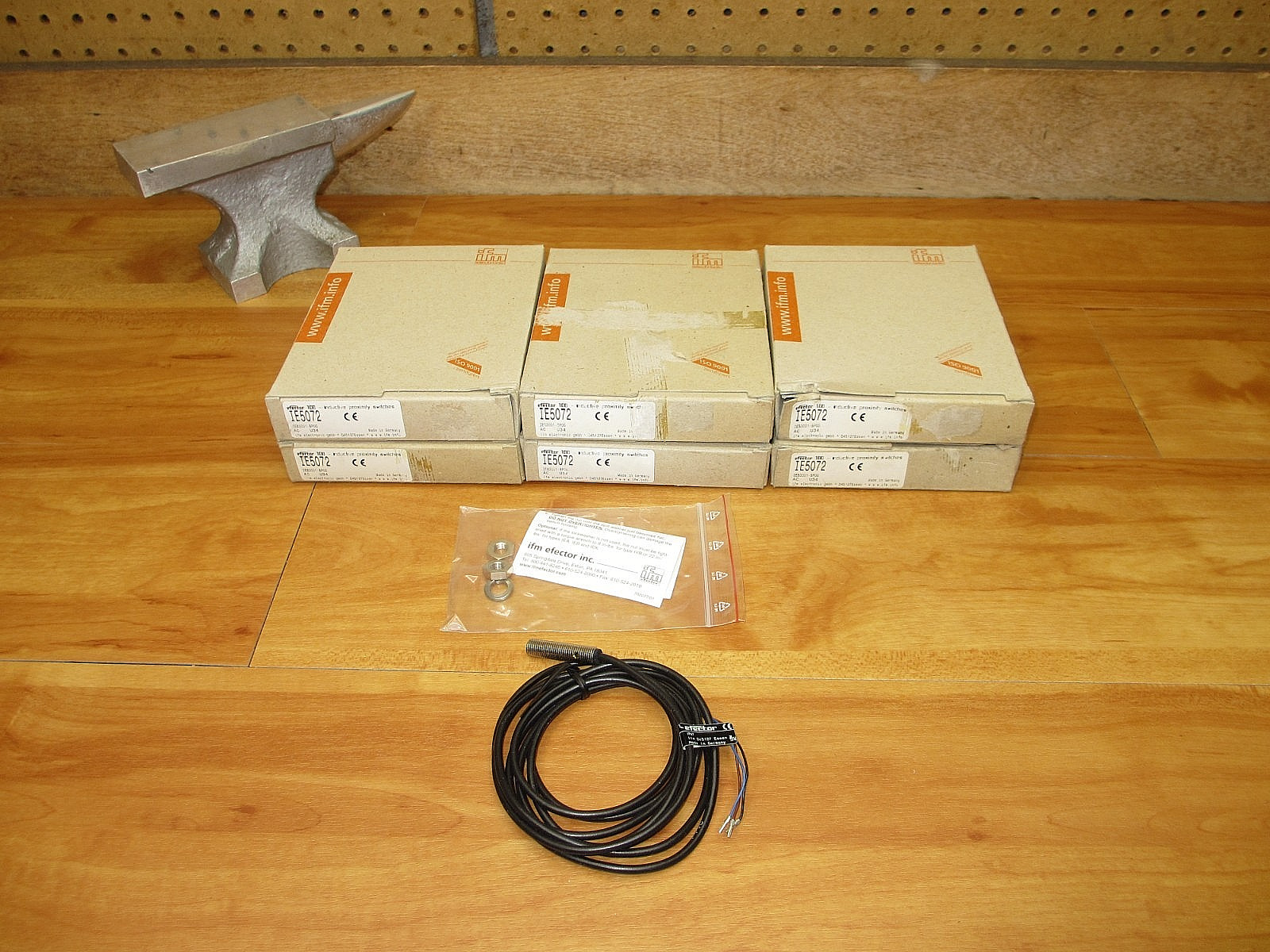 IFM Efector IE5072 (LOT OF 6) *NEW* Proximity Sensor IEB3001-BPOG