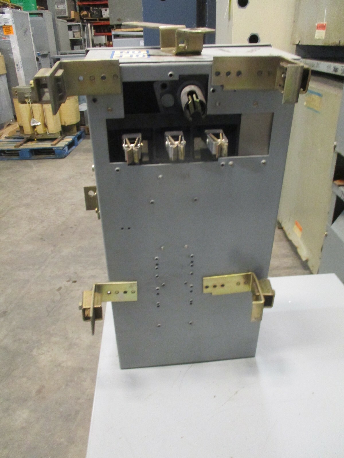 CHALLENGER CCBPCF, 30 AMP, 480 VOLT, 3Ø3W CIRCUIT BREAKER BUSPLUG