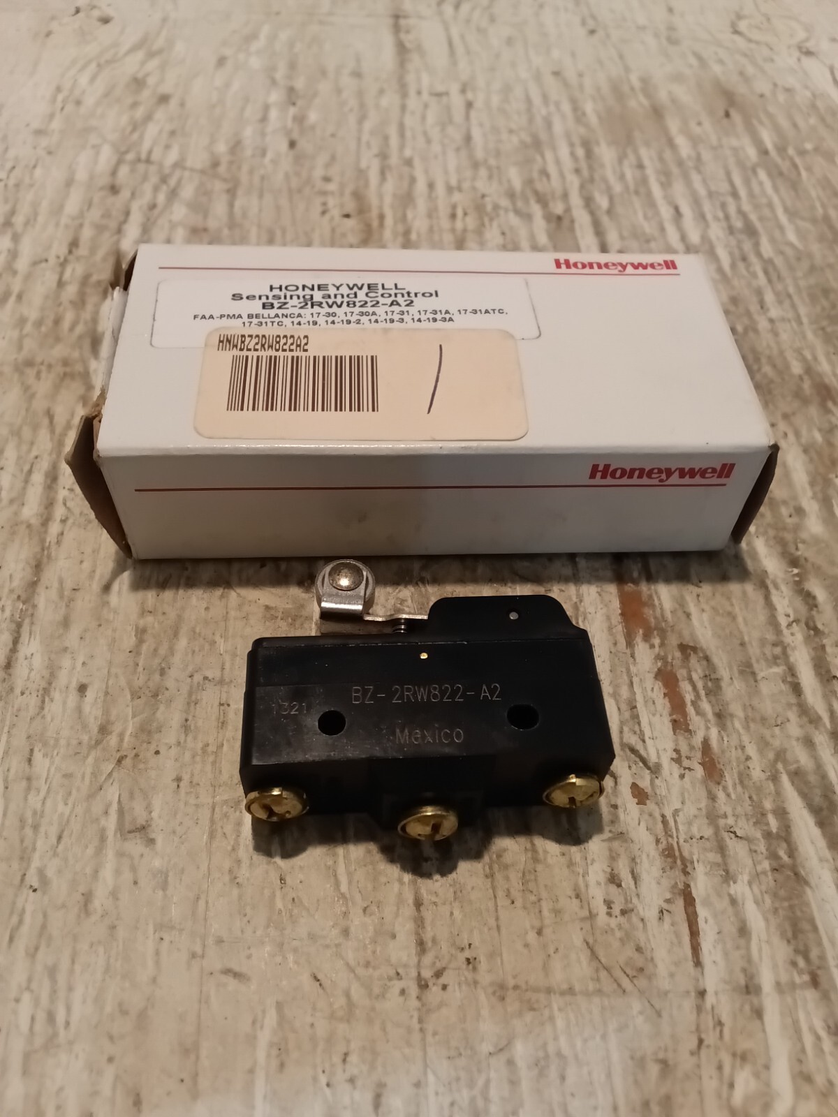 HONEYWELL BZ-2RW822-A2 600VAC 2A NSMP Roller Lever Limit Switch - (SP294)