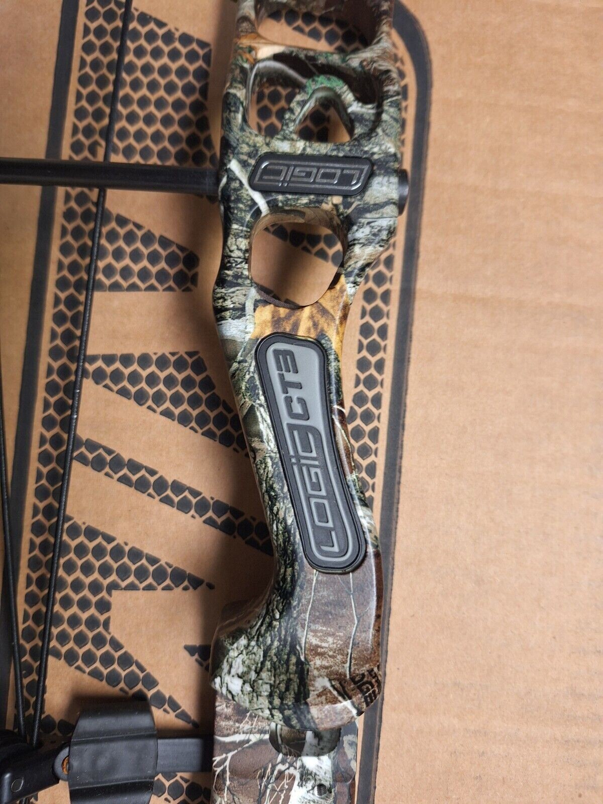 Prime Logic CT-3 Compound Bow Right Hand 55-65# 335fps!
