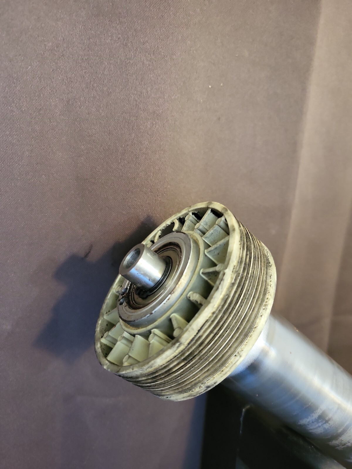 Proform XP 615 Treadmill Front Roller (74)