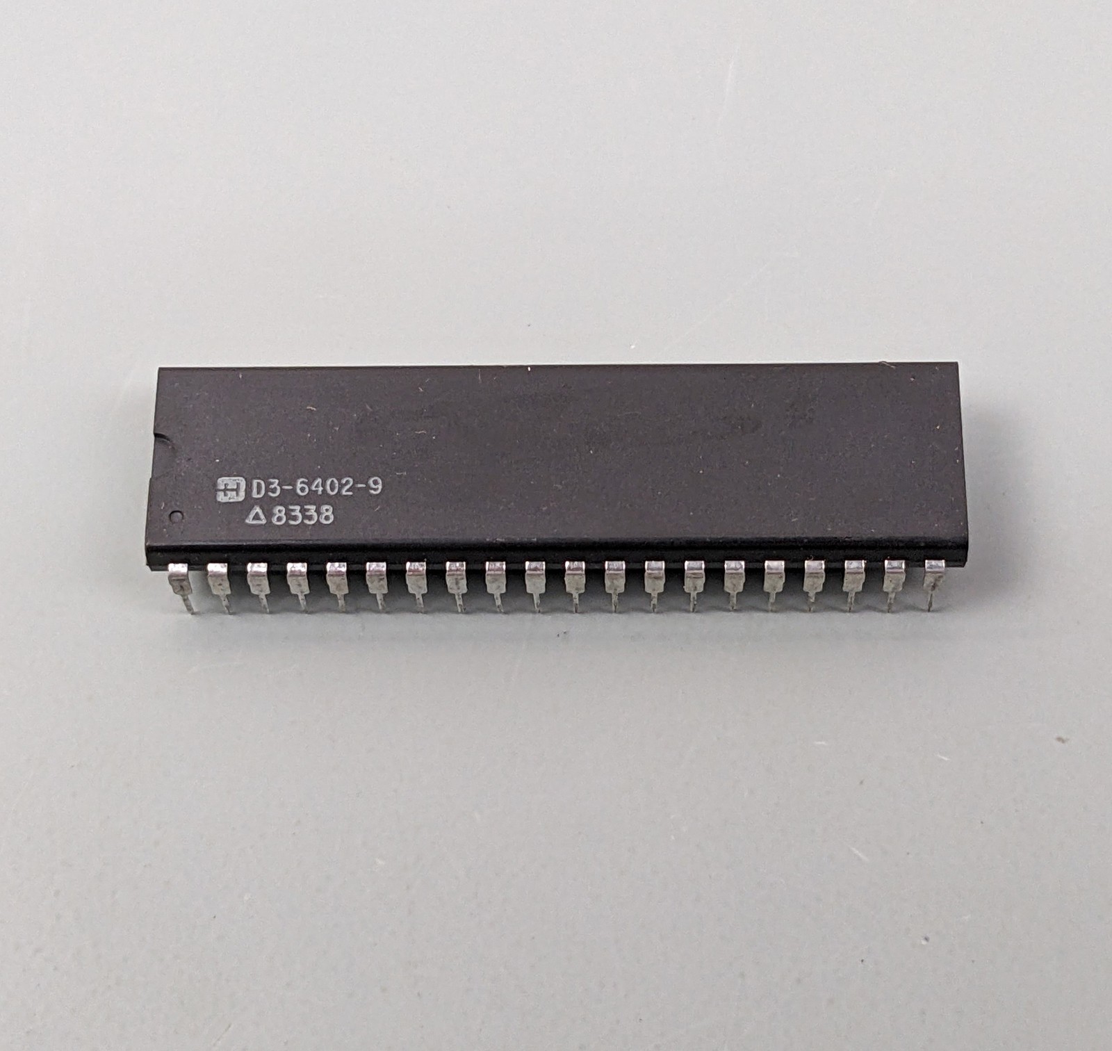 Harris D3-6402-9 UART IC