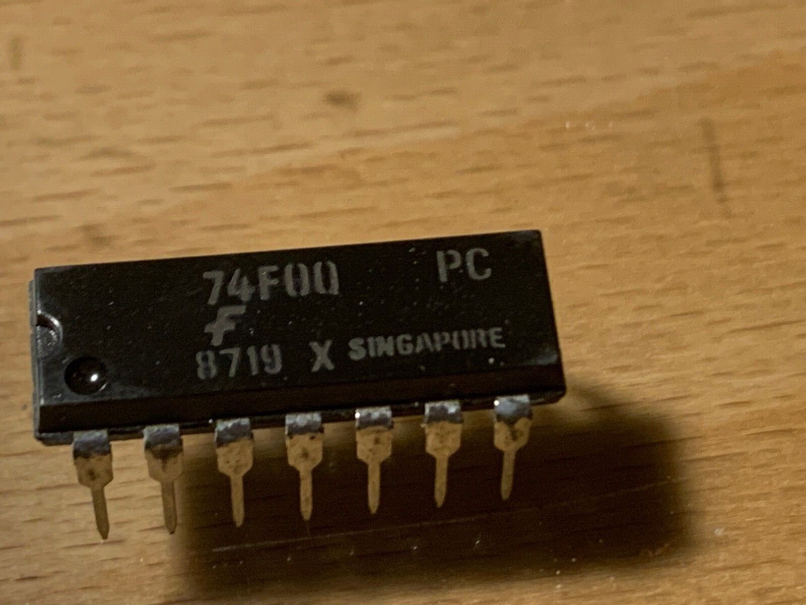 74F00PC - FAIRCHILD IC - Quad 2-Input  14-Pin Dip.