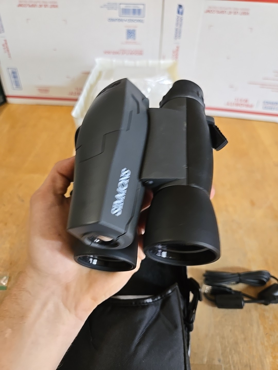 Simmons CaptureView 8x42 Binoculars and Digital Camera Model 822218