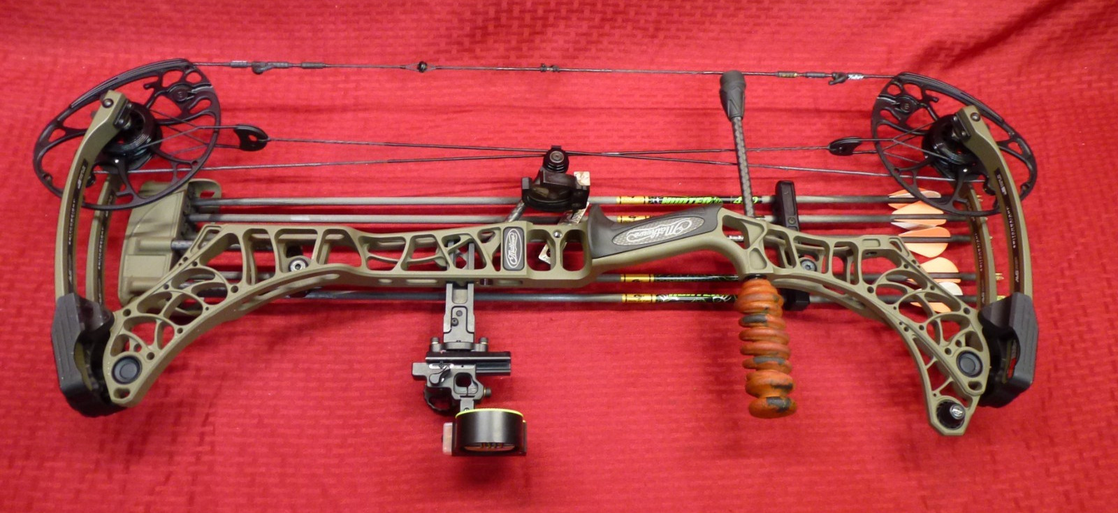 MATHEWS V3X 29” RH COMPOUND BOW 60-70 LB, SIGHTS, QUIVER, NICE SHAPE