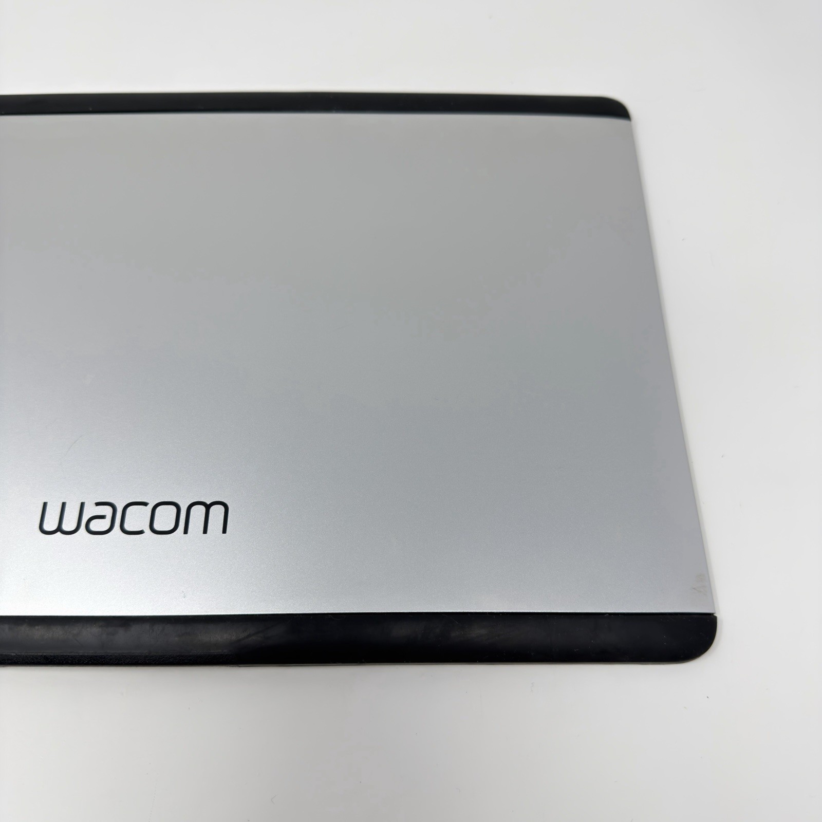 Wacom Cintiq 13HD Creative Pen & Touch Display DTH-1300 UNTESTED NO CORDS