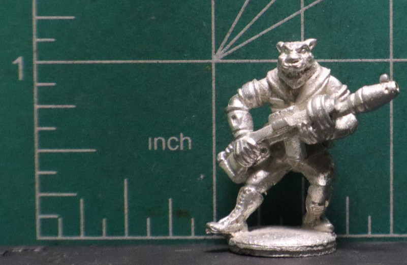 sifi metal miniature 25mm scale -MALE anthropomorphic RAT LAZER RIFLE