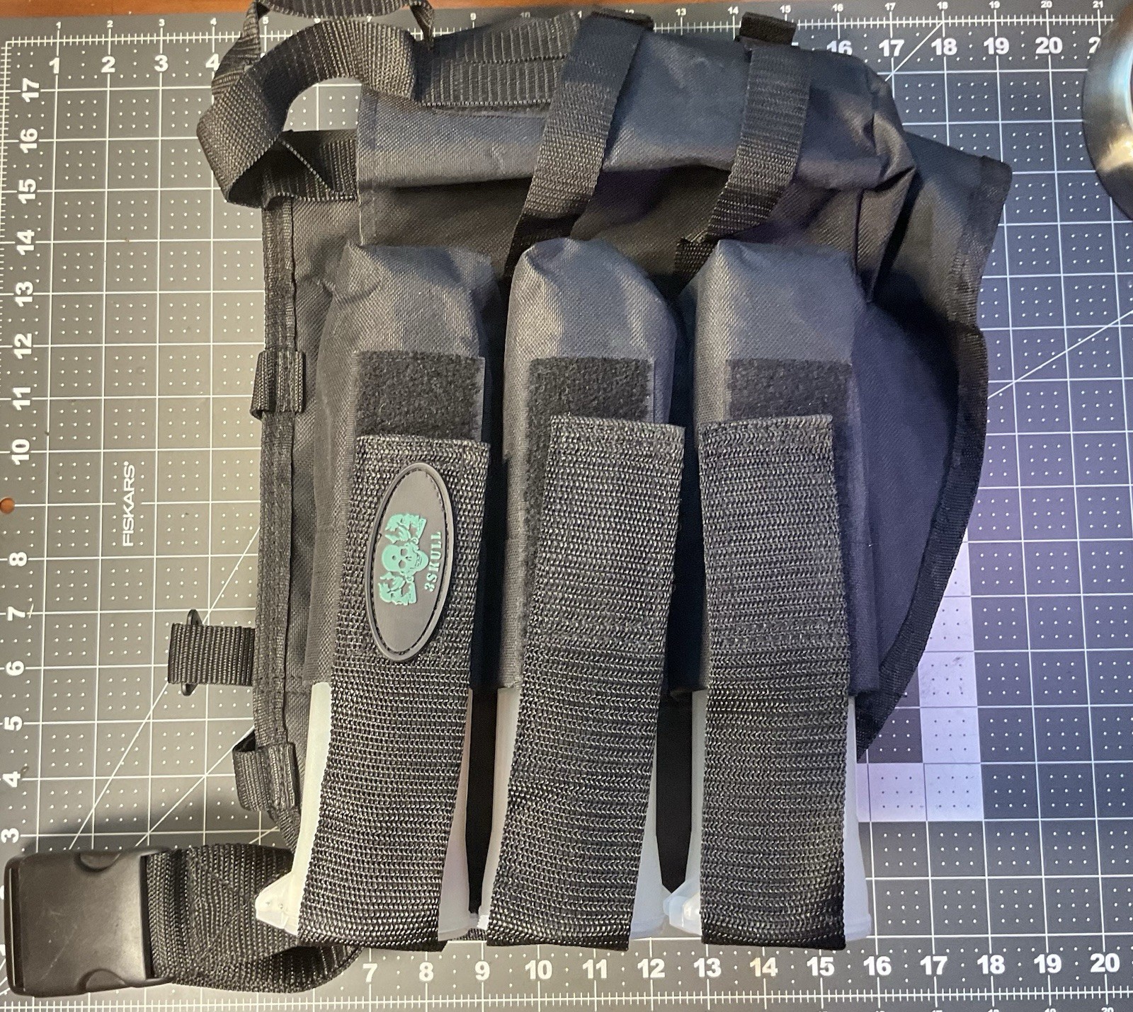 3Skull Paintball Hopper, 6 Place Belt, 6 Hoppers