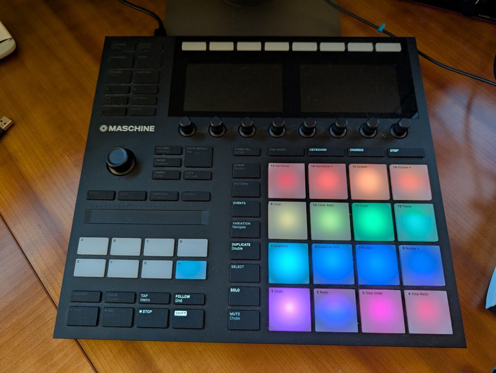 Native Instruments Maschine MK3 Groove Production Studio System