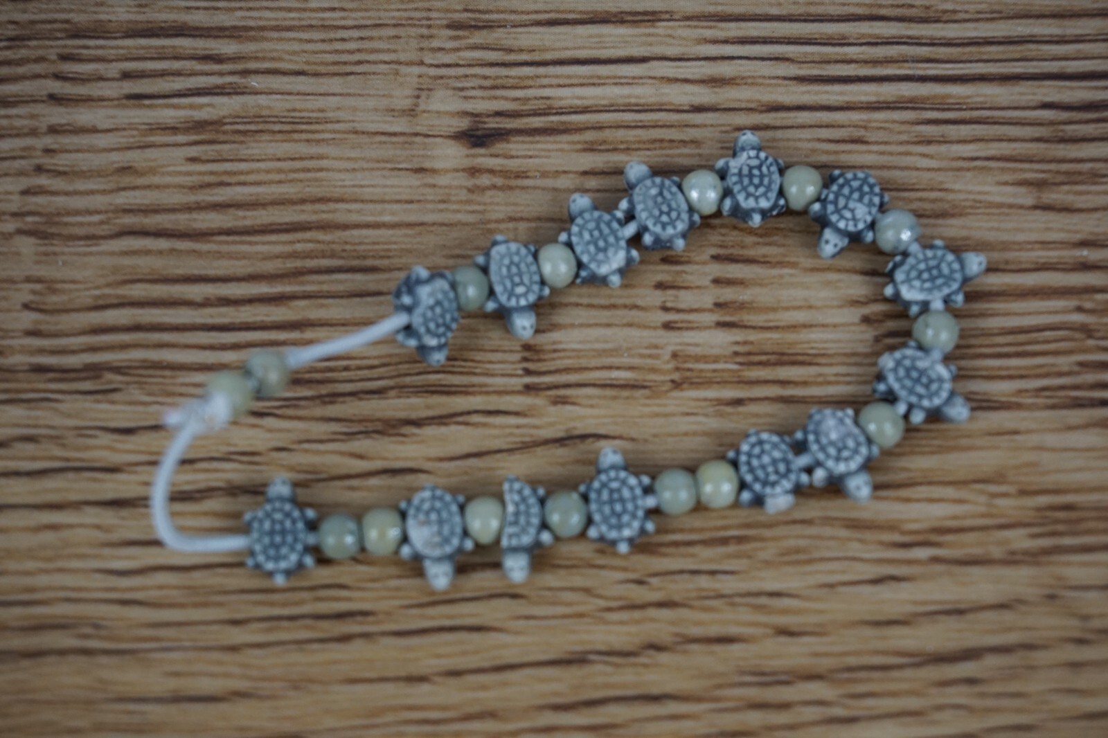 Grey turtle plastic charm bead stretchy bracelet
