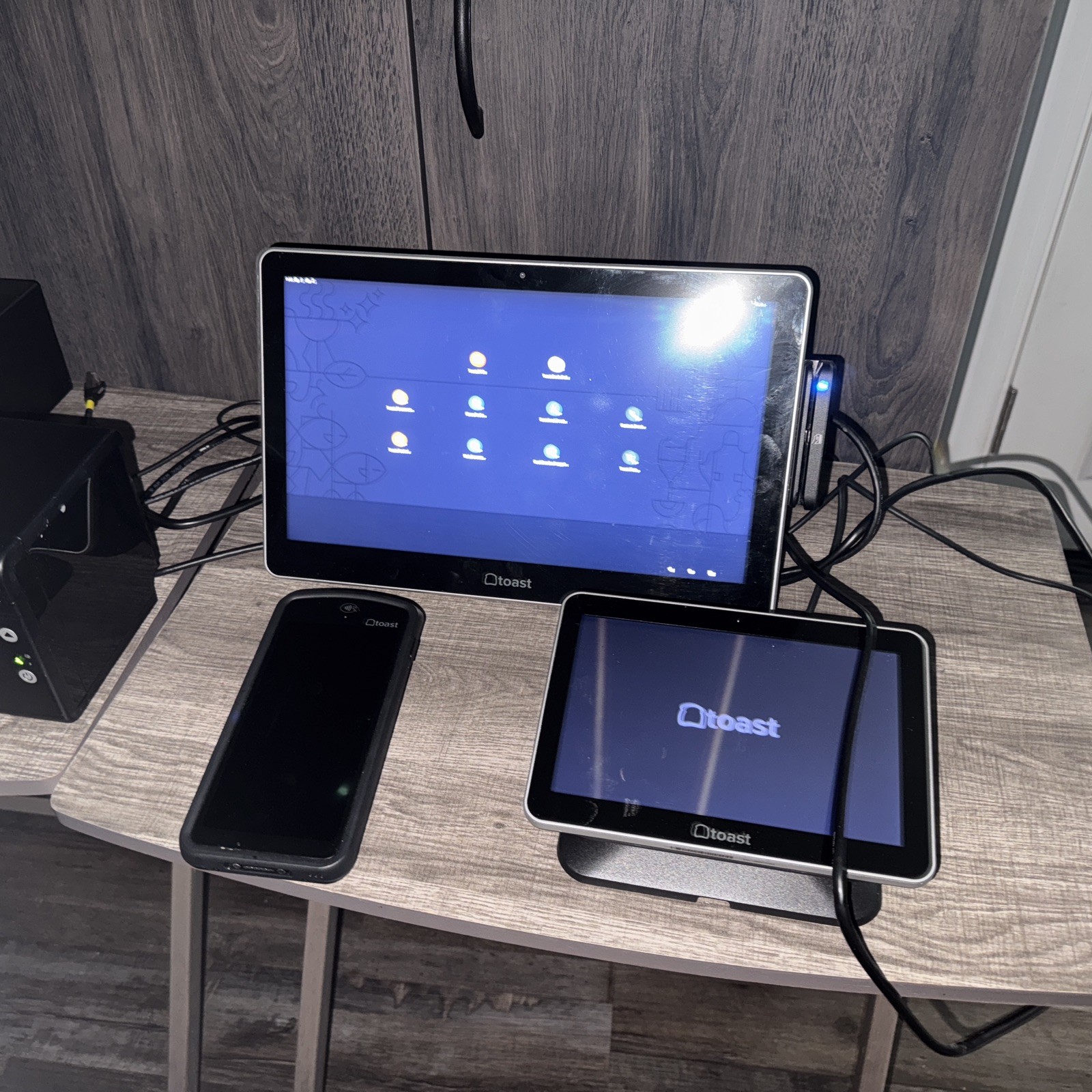 Toast Flex TT200 POS System Touch Screen Printer, card reader, Cashbox, & Cables