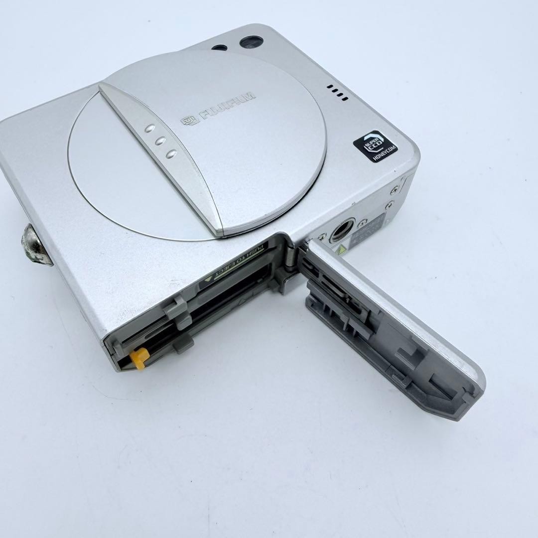 Fujifilm FinePix 50i Digital Camera 2.1MP Compact Silver Tested Working Japan
