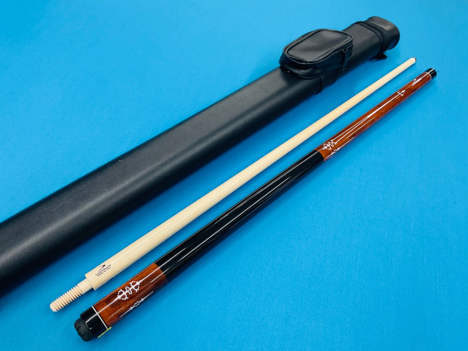LONGONI CAROM CUE BROWN WITH HARD CASE * TO PLAY 3 CUSHIONS.