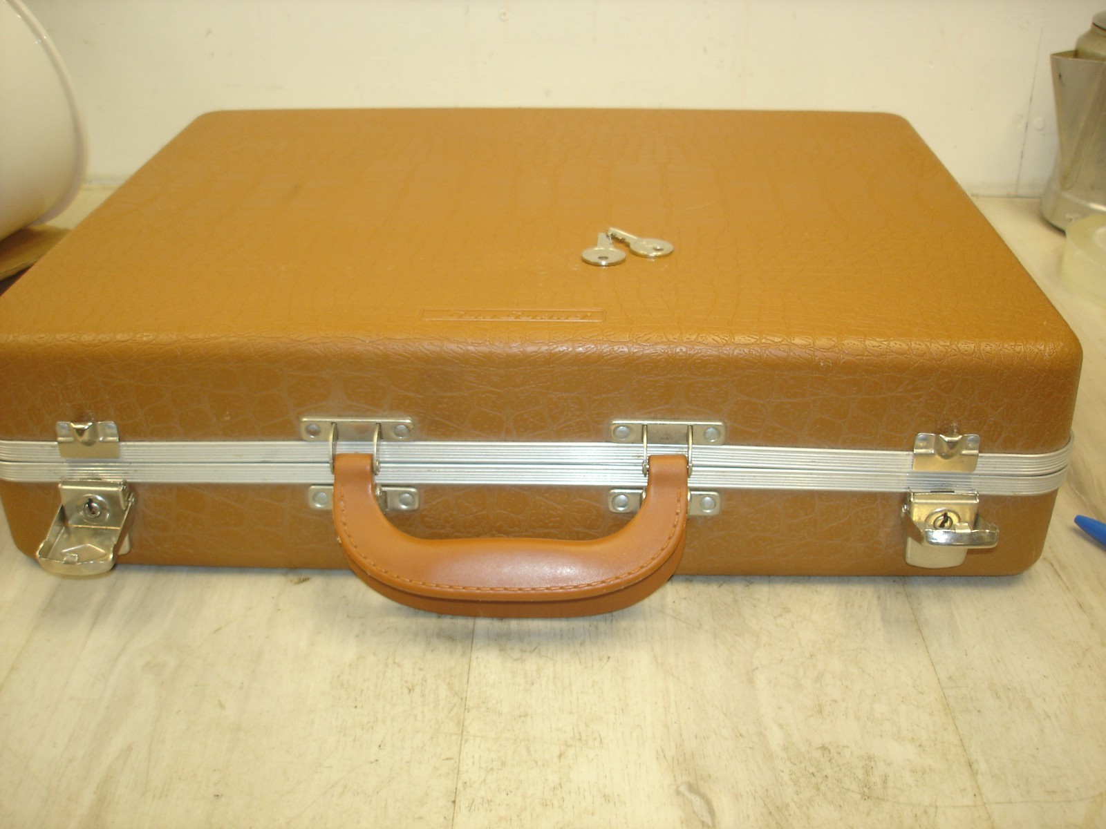 Vintage  GUN GUARD Pistol Hard CASE / Storage Transport  Alligator Print w/ keys