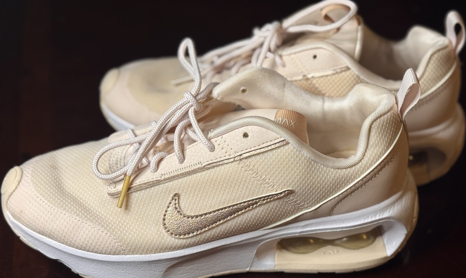 Nike Air Max Men's Low-Top Lace-Up Athletic Sneakers Beige/Gold/White Rubber